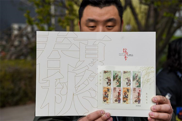 59岁洪剑涛晒豪宅生活,家装奢华气派,照片墙独具亮点!_文玩_窦唯_演艺事业